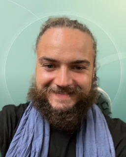Profilfoto von Julan aus Berlin. Berufswunsch: Alltagshelfer/in und Kellner/in. Branche: Gastronomie, Hotellerie, Tourismus und Landwirtschaft, Garten.