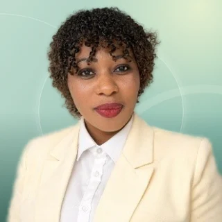 Profilfoto von Mercy aus Laufach. Berufswunsch: Bürohelfer/in und Check-In Mitarbeiter/in. Branche: Gastronomie, Hotellerie, Tourismus.