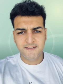 Profilfoto von Cem aus Winnenden. Berufswunsch: Elektroniker/in – Energie- und Gebäudetechnik. Branche: Bauwesen, Architektur und Elektronik.
