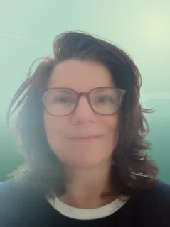 Profilfoto von Regina aus Niederaula. Berufswunsch: Bürohelfer/in. Branche: Wirtschaft, Sekretariat.