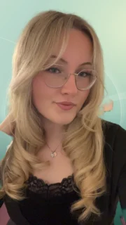 Profilfoto von Finja aus Einbeck. Berufswunsch: Servicekraft. Branche: Kundenservice.