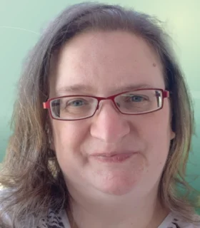 Profilfoto von Stefanie aus Emden. Berufswunsch: Bürohelfer/in und Sachbearbeiter/in. Branche: Verwaltung, Öffentlicher Dienst.