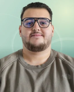 Profilfoto von Amine aus Paderborn. Berufswunsch: Fachkraft – Lagerlogistik und Helfer/in - Verkauf. Branche: Logistik, Transport, Verkehr und Management.