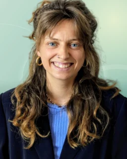 Profilfoto von Leonore aus Köln. Berufswunsch: Servicekraft und Service-Hostess/Host. Branche: Design, Musik, Tanz, Schauspiel und Bildung, Pädagogik.