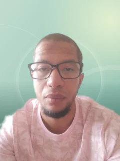 Profilfoto von Youcef aus Kehl. Berufswunsch: Lagerhelfer/in und Lagerist/in. Branche: Lebensmittel, Getränke.