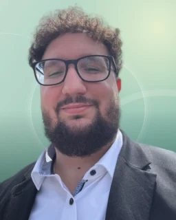 Profilfoto von Emre aus Neuenstein. Berufswunsch: Automobilkaufmann/-frau. Branche: Metall, Maschinenbau und Produktion, Fertigung.