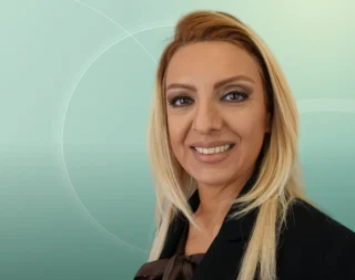 Profilfoto von Arezou aus Koblenz. Berufswunsch: Apotheker/in und Bürohelfer/in. Branche: Medizin, Psychologie, Pflege und Wirtschaft, Sekretariat.