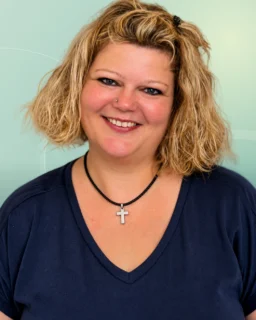 Profilfoto von Jasmin aus Sersheim. Berufswunsch: Barkeeper/in und Betreuungskraft. Branche: Beratung, Consulting und Gastronomie, Hotellerie, Tourismus.