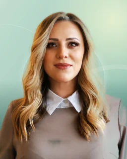 Profilfoto von Alina aus Hügelsheim. Berufswunsch: Helfer/in - Verkauf und Model. Branche: Beratung, Consulting und Körperpflege, Hauswirtschaft, Hygiene.