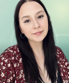 Profilfoto von Alina aus Strehla. Berufswunsch: Bürohelfer/in und Kundenbetreuer/in. Branche: Kundenservice.