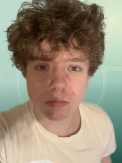 Profilfoto von Jim aus Solingen. Berufswunsch: Callcenter Agent/in und Lagerhelfer/in. Branche: Kundenservice und Logistik, Transport, Verkehr.