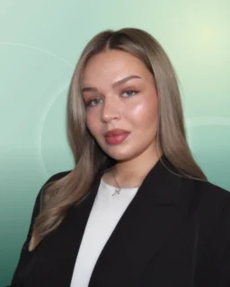 Profilfoto von Anna aus Buchloe. Berufswunsch: Bürohelfer/in und Check-In Mitarbeiter/in. Branche: Bildung, Pädagogik und Gastronomie, Hotellerie, Tourismus.