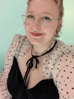 Profilfoto von Sabrina aus Hannover. Berufswunsch: Kulturmanager/in und Sozialpädagoge/pädagogin. Branche: Bildung, Pädagogik und Design, Musik, Tanz, Schauspiel.