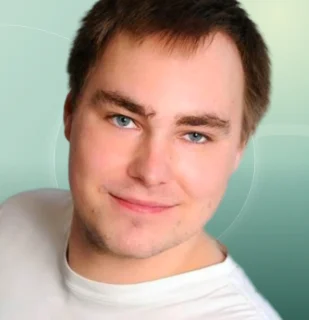 Profilfoto von Adrian aus Schwalbach am Taunus. Berufswunsch: Servicekraft. Branche: Kundenservice.