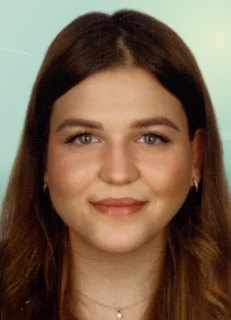 Profilfoto von Sophia aus Ehingen (Donau). Berufswunsch: Kaufmann/-frau – Marketingkommunikation und Kaufmann/-frau – Büromanagement. Branche: Design, Musik, Tanz, Schauspiel und Events, Messen, Promotion.