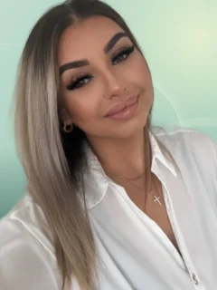 Profilfoto von Kamila aus Krumbach (Schwaben). Berufswunsch: Automobil-Serviceberater/in und Energiemanager/in. Branche: Kundenservice und Management.
