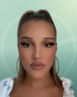 Profilfoto von Chayenne aus Titisee-Neustadt. Berufswunsch: Empfangsmitarbeiter/in und Fitnessberater/in. Branche: Jura, Rechtswesen und Kundenservice.