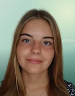 Profilfoto von Laura aus Rheinberg. Berufswunsch: Lagerhelfer/in und Lagerist/in. Branche: Logistik, Transport, Verkehr.