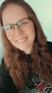 Profilfoto von Julia aus Rodgau. Berufswunsch: Bürohelfer/in. Branche: Bildung, Pädagogik und Kundenservice.