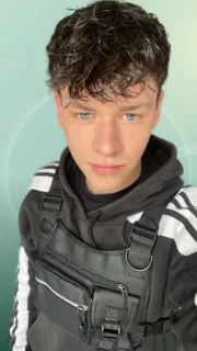 Profilfoto von Robin aus East Lindsey. Berufswunsch: Model. Branche: Design, Musik, Tanz, Schauspiel und Events, Messen, Promotion.