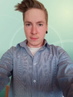 Profilfoto von Joshua aus Neuenstadt am Kocher. Berufswunsch: Maschinen- und Anlagenführer/in und Medientechnologe/-technologin - Druckverarbeitung. Branche: Metall, Maschinenbau.
