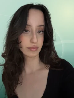 Profilfoto von Medine aus Essen. Berufswunsch: Model. Branche: Beratung, Consulting und Bildung, Pädagogik.