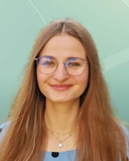 Profilfoto von Annika aus Estenfeld. Berufswunsch: Babysitter/in und Nachhilfelehrer/in. Branche: Bildung, Pädagogik und Events, Messen, Promotion.
