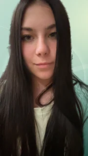 Profilfoto von Adelina aus Neunkirchen. Berufswunsch: Abo-Verkäufer/in und Warenverräumer/in. Branche: Verkauf, Handel.