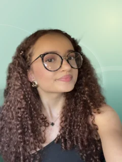 Profilfoto von Celina aus Essen. Berufswunsch: Hochbauingenieur/in. Branche: Kundenservice.