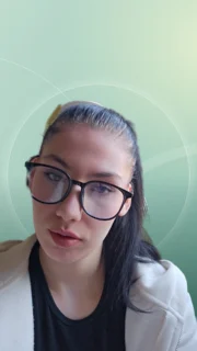 Profilfoto von Lea aus Coppenbrügge. Berufswunsch: Barkeeper/in und Bürohelfer/in. Branche: Design, Musik, Tanz, Schauspiel und Events, Messen, Promotion.
