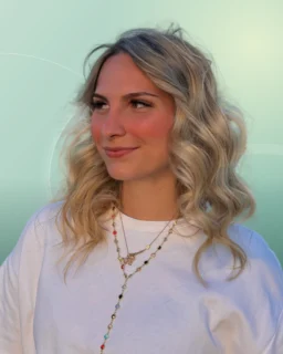 Profilfoto von Angie aus Dresden. Berufswunsch: Kaufmann/-frau – Büromanagement. Branche: Marketing, Werbung.