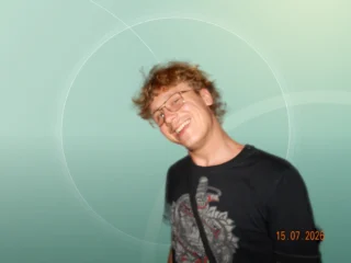 Profilfoto von Finn aus Oberursel (Taunus). Berufswunsch: Gastronomiefachmann/-frau und Kaufmann/-frau - Einzelhandel. Branche: Bildung, Pädagogik und Design, Musik, Tanz, Schauspiel.