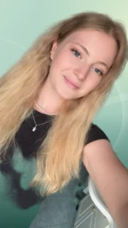Profilfoto von Sarah aus Struth-Helmershof. Berufswunsch: Kosmetiker/in und VIP-Hostess/Host. Branche: Design, Musik, Tanz, Schauspiel und Events, Messen, Promotion.