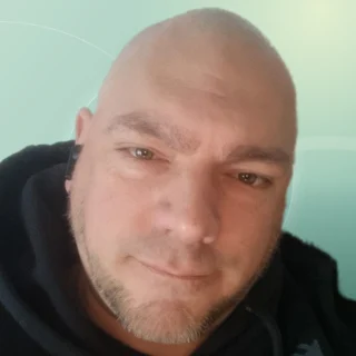Profilfoto von Benjamin aus Oberhausen. Berufswunsch: Helfer/in und Lagerhelfer/in. Branche: Logistik, Transport, Verkehr.