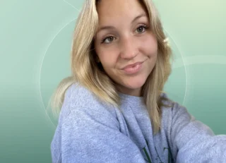 Profilfoto von Hannah aus Bottrop. Berufswunsch: Designer/in - Medien und Eventhelfer/in. Branche: Design, Musik, Tanz, Schauspiel und Events, Messen, Promotion.
