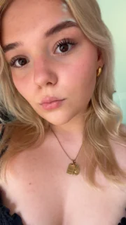 Profilfoto von Alyana aus Aschersleben. Berufswunsch: Helfer/in - Verkauf. Branche: Verkauf, Handel und Haushalt, Babysitting.