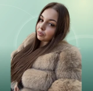Profilfoto von Elena aus Pforzheim. Berufswunsch: Kellner/in und Servicekraft. Branche: Kundenservice.