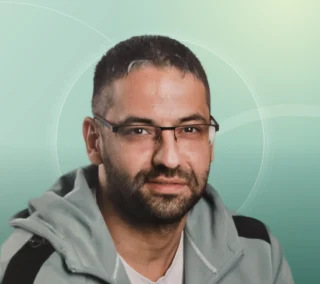 Profilfoto von Erkan aus Vollersode. Berufswunsch: Assistent/in – Medientechnik und Fahrer/in. Branche: Logistik, Transport, Verkehr.