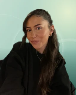 Profilfoto von Anisa aus Hamm. Berufswunsch: Warenverräumer/in. Branche: Logistik, Transport, Verkehr.