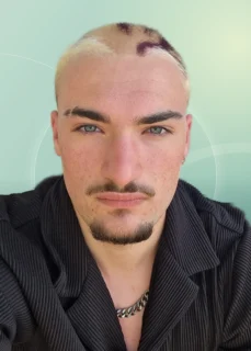 Profilfoto von Luke aus Alsdorf. Berufswunsch: Fachkraft – Lagerlogistik. Branche: Logistik, Transport, Verkehr.