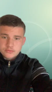 Profilfoto von Dennis aus Leinfelden-Echterdingen. Berufswunsch: Lagerhelfer/in. Branche: Logistik, Transport, Verkehr.