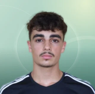 Profilfoto von David aus Hanau. Berufswunsch: Sport- und Fitnesskaufmann/-frau. Branche: Medizintechnik, Reha, Sport, Bewegung.