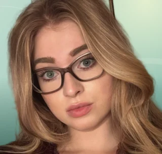 Profilfoto von Helen aus Reutlingen. Berufswunsch: Kaufmann/-frau - Einzelhandel und Kellner/in. Branche: Events, Messen, Promotion und Gastronomie, Hotellerie, Tourismus.