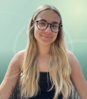 Profilfoto von Kimberly aus Kassel. Berufswunsch: Helfer/in - Verkauf und Warenverräumer/in. Branche: Bildung, Pädagogik und Logistik, Transport, Verkehr.