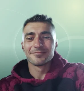 Profilfoto von Nikolaos aus Passau. Berufswunsch: Berufskraftfahrer/in. Branche: Logistik, Transport, Verkehr.