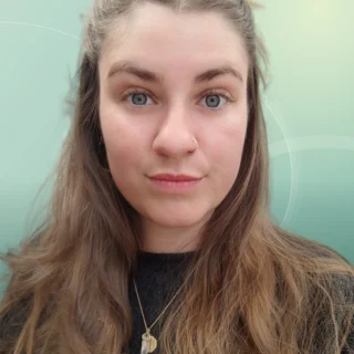 Profilfoto von Nina aus Bonn. Berufswunsch: Graveur/in. Branche: Kunsthandwerk, Restaurierung.