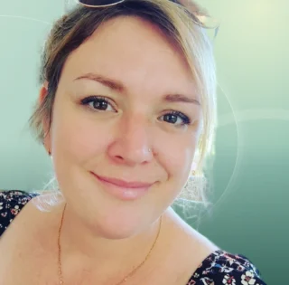 Profilfoto von Larissa aus Stuttgart. Berufswunsch: Abfüller/in. Branche: Bildung, Pädagogik und Produktion, Fertigung.