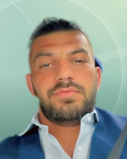 Profilfoto von Hakan aus Baesweiler. Berufswunsch: Co-Pilot/in. Branche: Logistik, Transport, Verkehr.