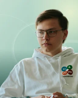 Profilfoto von Simon aus Rangsdorf. Berufswunsch: Fachkraft – Lagerlogistik und Fließbandarbeiter/in. Branche: Bauwesen, Architektur und Bildung, Pädagogik.