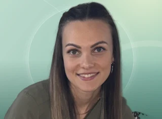 Profilfoto von Klaudia aus Pocking. Berufswunsch: Bürohelfer/in. Branche: Kundenservice.
